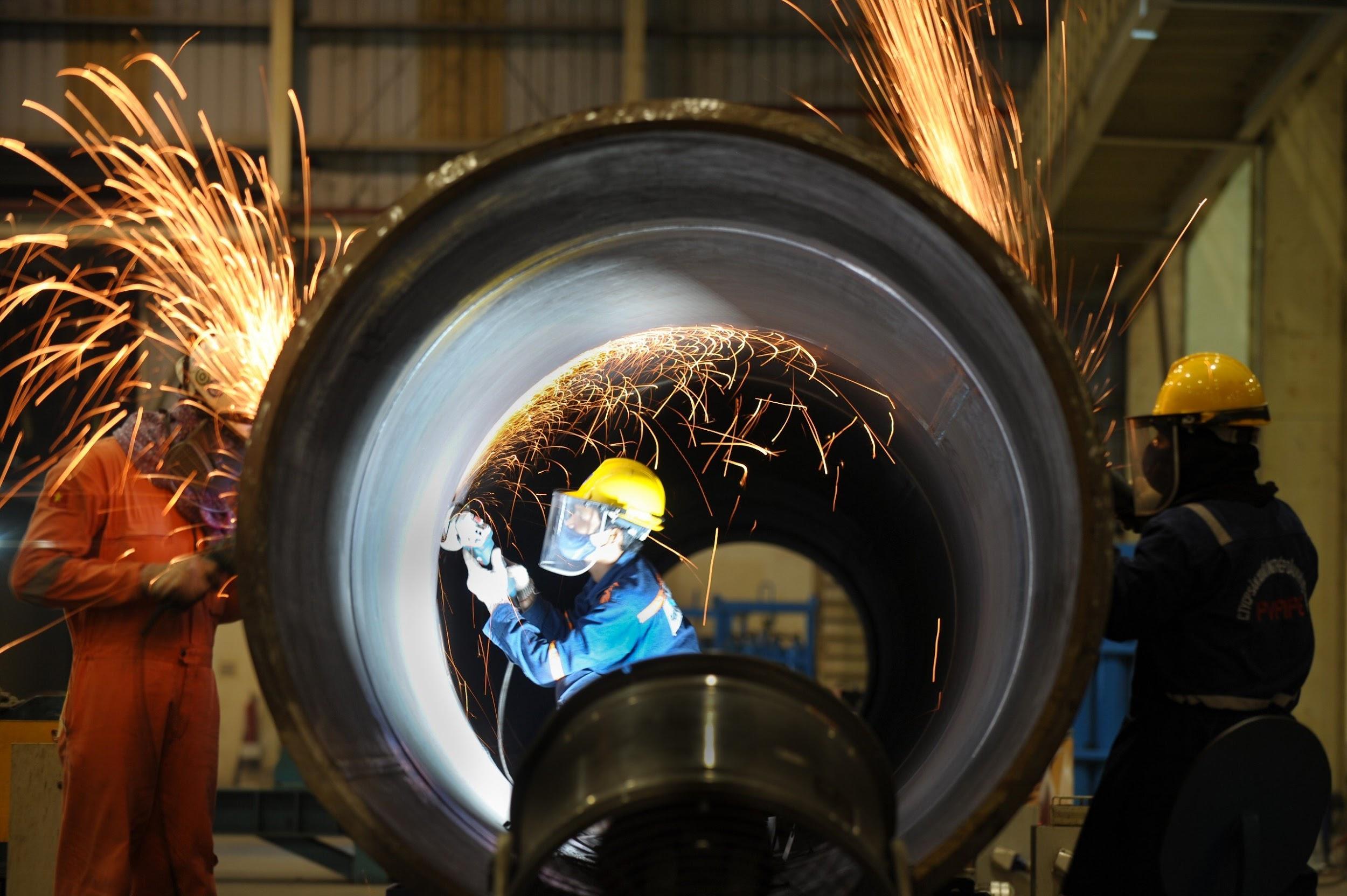 Grinding to finish the product surface before delivering the product Upper Jacket Leg project CHW2204